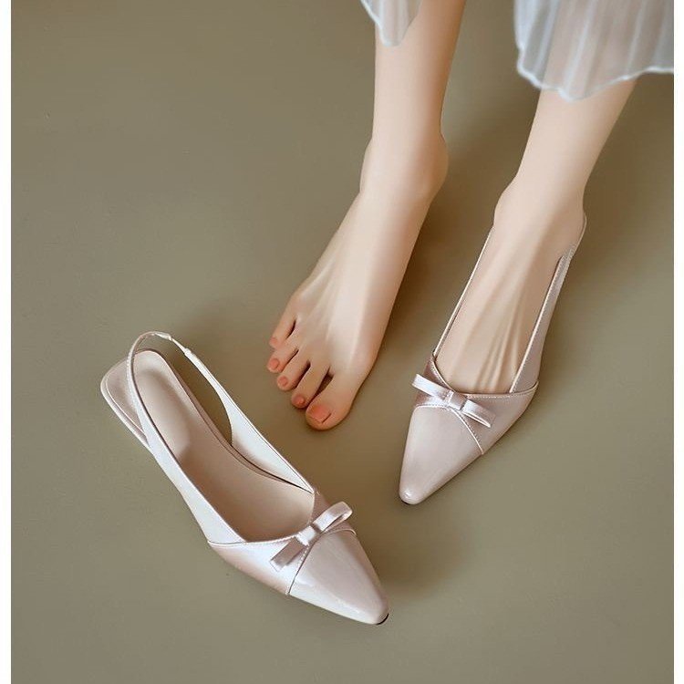 2026 nuevos zapatos de mujer de verano franceses temperamento universal suave arco ligero sandalias de punta