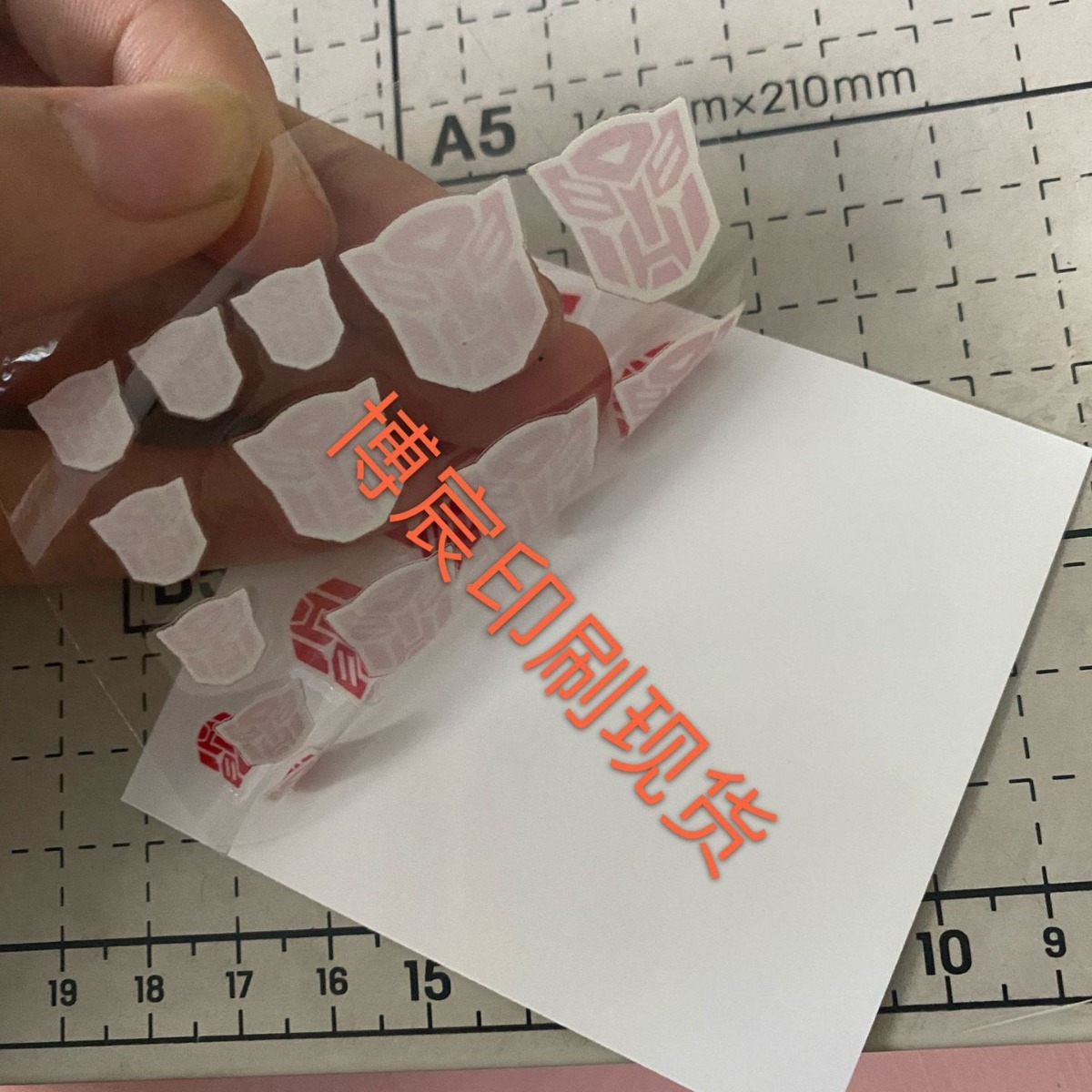 도매 트랜스포머 장난감 킹콩 디셉티콘 오토봇 UV 전사 스티커 3D 압력 감지 로고 스티커