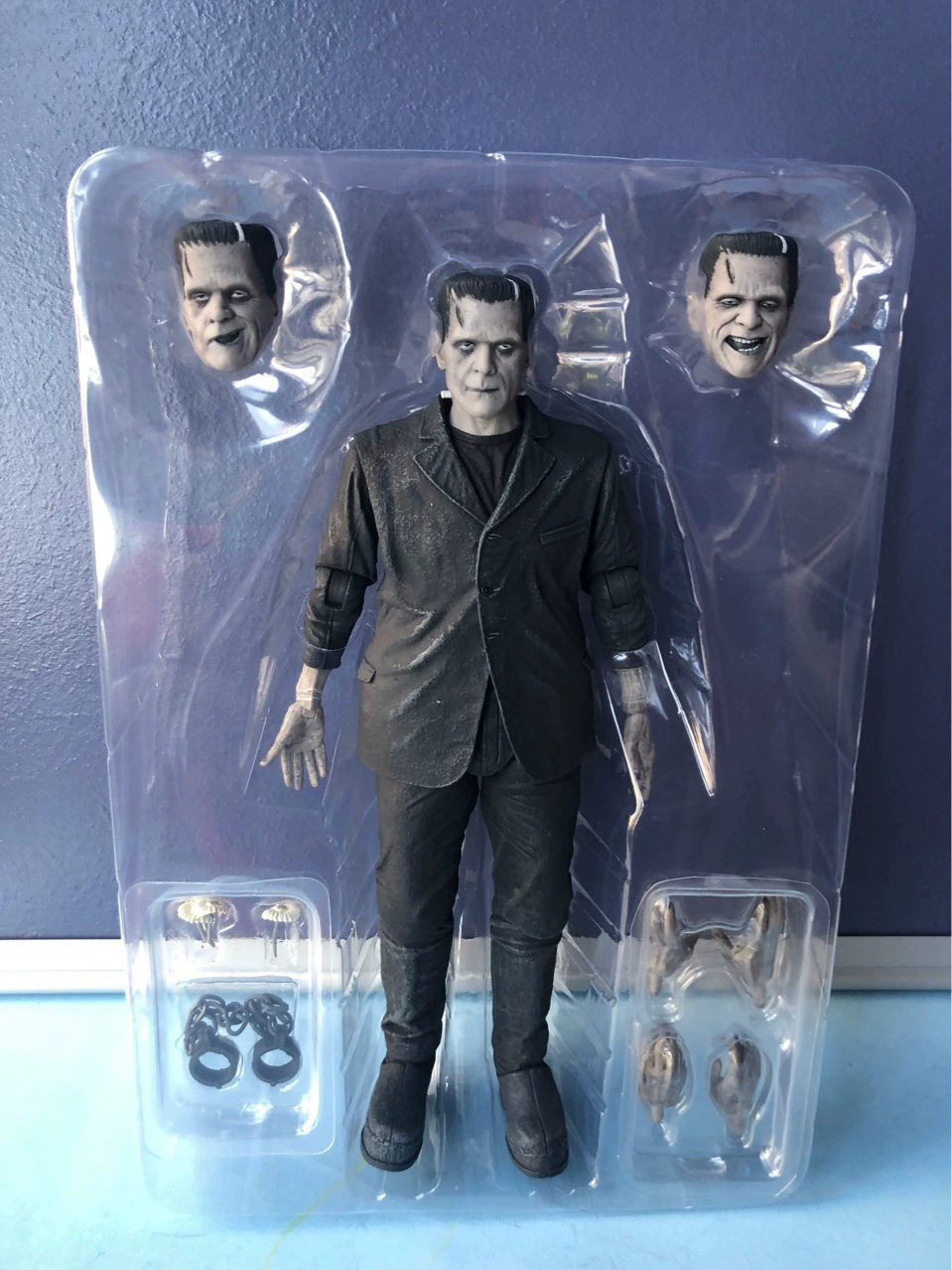 NECA Научная Странная Франкенштейн Цвет Черно-Белый Двойная Версия 7-дюймовая Подвижная Парижская Ручная Модель