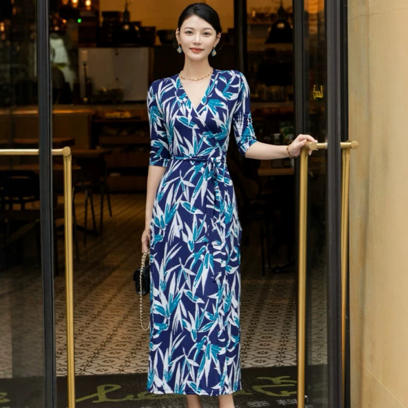 2026 Summer New One-Piece Wrap Dress with Plant Floral Fashion Print, Waist-Cinching, Slimming, and Elegant Dress