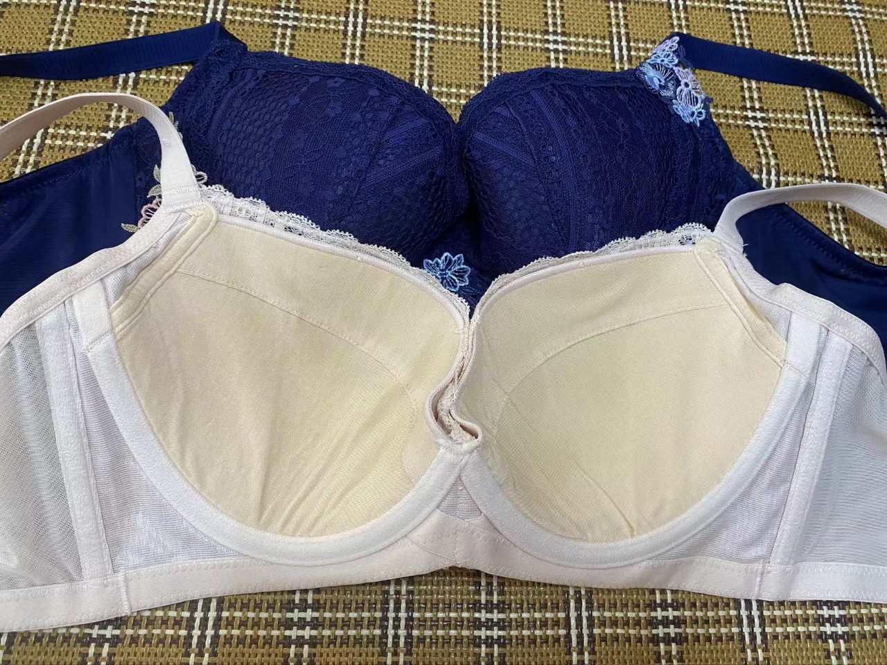 Calidad de dos o tres hebillas sudamericanas bras mezclado al por mayor transfronterizo comercio exterior inventario de cauda BC Cupstock