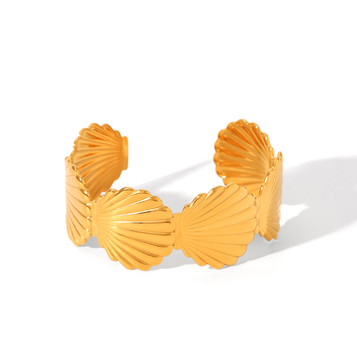 Pulsera de acero inoxidable de concha de oro de 18 quilates de estilo marino europeo y americano pulsera de mujer que no se desvanece