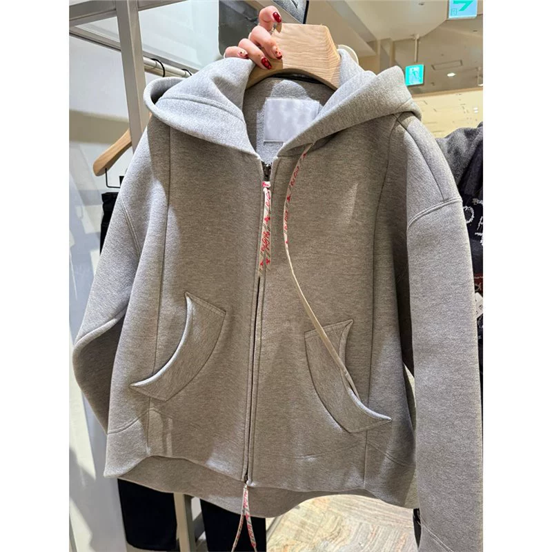 YT413488 Весенняя женская одежда 2025 Новый супер модный молодежный уникальный супер милый маленький серый худи