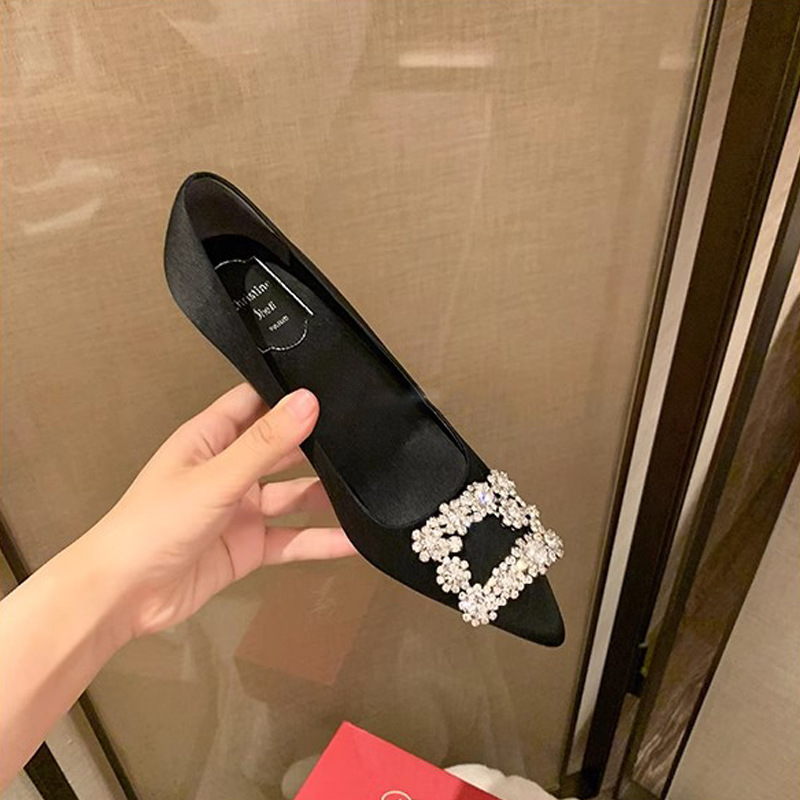 Su Yueyan, la misma temporada de boda ~ seda poco profunda, botón cuadrado, diamante de tacones altos, zapatos de bodas rojos de mujer