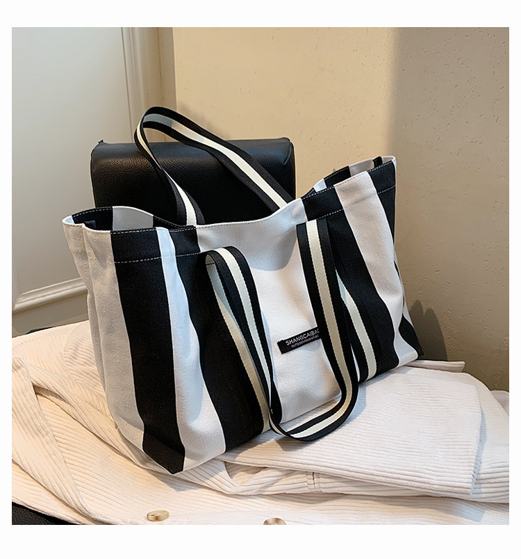 Canvas Large Capacity Fashion Striped One-shoulder Underarm Bag Autumn And Winter Texture Sports Tote Bag display picture 13