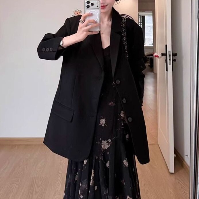 Black Silhouette Blazer and Floral Dress Two-Piece Set for Women, New Style with a Mature and Elegant Vibe, Suitable for Formal Occasions Black Silhouette Blazer and Floral Dress Two-Piece Set for Women, New Style with a Mature and Elegant Vibe, Suitable for Formal Occasions