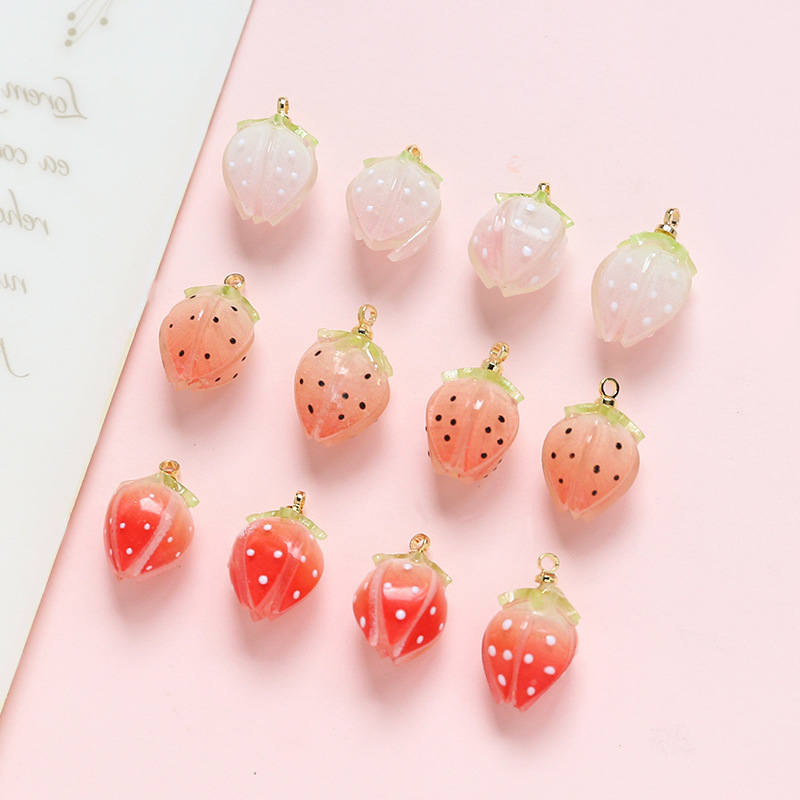 2g Weight 1 Piece Resin Tree Strawberry Pendant Charms Necklace
