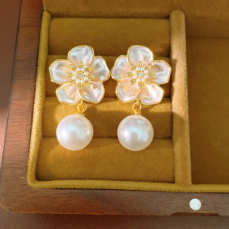 Agujas de plata de piedra de perla goteando aceite flor perla temperamento delicado pendientes de nicho ligero lujo alta sensación de auriculares al por mayor