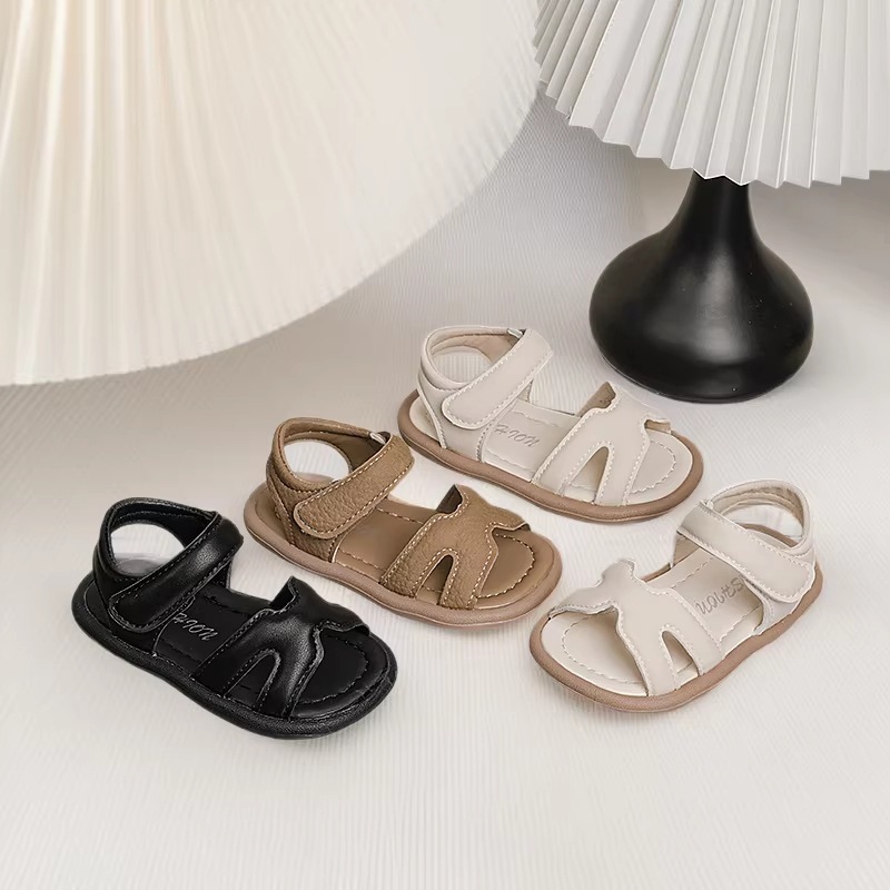 Sandalias para niños verano 2026 nuevas sandalias para bebés coreanas antideslizantes con suela suave zapatos de playa para bebés simples y versátiles