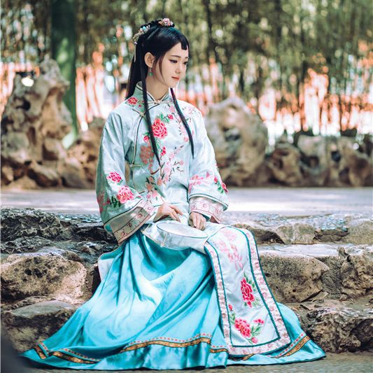New traditional Hanfu Republic of China style women's clothing Xiuhe clothing photography photo clothing retro style Princess Lady's regular clothing New traditional Hanfu Republic of China style women's clothing Xiuhe clothing photography photo clothing retro style Princess Lady's regular clothing