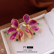 ����������ͻ������С�ڸ��Ÿ߼��ж���ʱ�аٴ����ʶ�������Ů