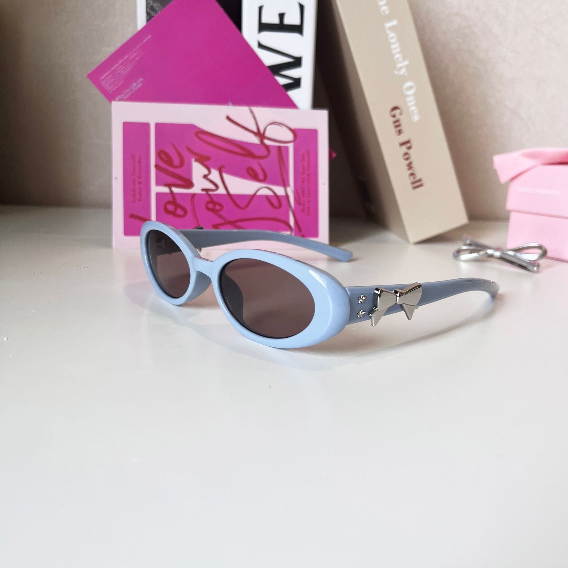 24 años nuevo Jennie con el mismo estilo Gafas de sol Mujer Ovalada Marco pequeño Gafas de sol de alta gama Bowknot Europa y América Transfronterizo