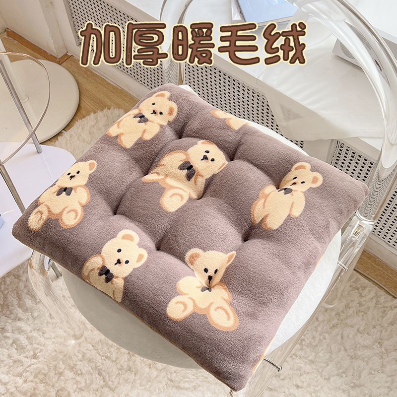 따뜻한 벨벳 작은 우유 곰