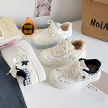 蓓尔加绒板鞋可爱小熊休闲面包鞋女2025冬新款ins轻便小白鞋B2322