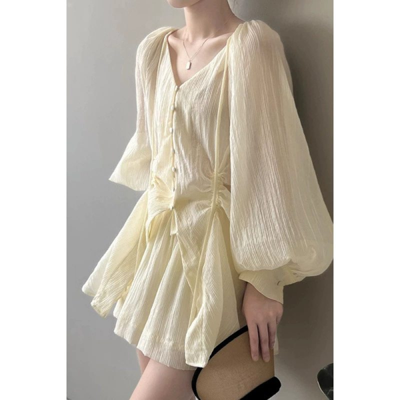 Женский ретро-костюм slim 2025 лето, новый корейский стиль, рубашка с воротником на шнуровке и складками, широкие шорты, модный комплект из двух предметов