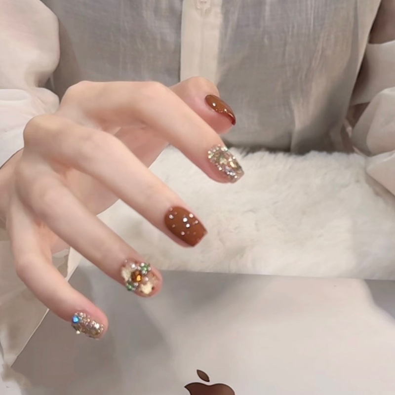 【Guifengye】New Handmade Wearable Nails, Luxurious and Sparkling, High-End Look, Brightening Effect, Wearable Manicure Set of 10 Pieces 【Guifengye】New Handmade Wearable Nails, Luxurious and Sparkling, High-End Look, Brightening Effect, Wearable Manicure Set of 10 Pieces