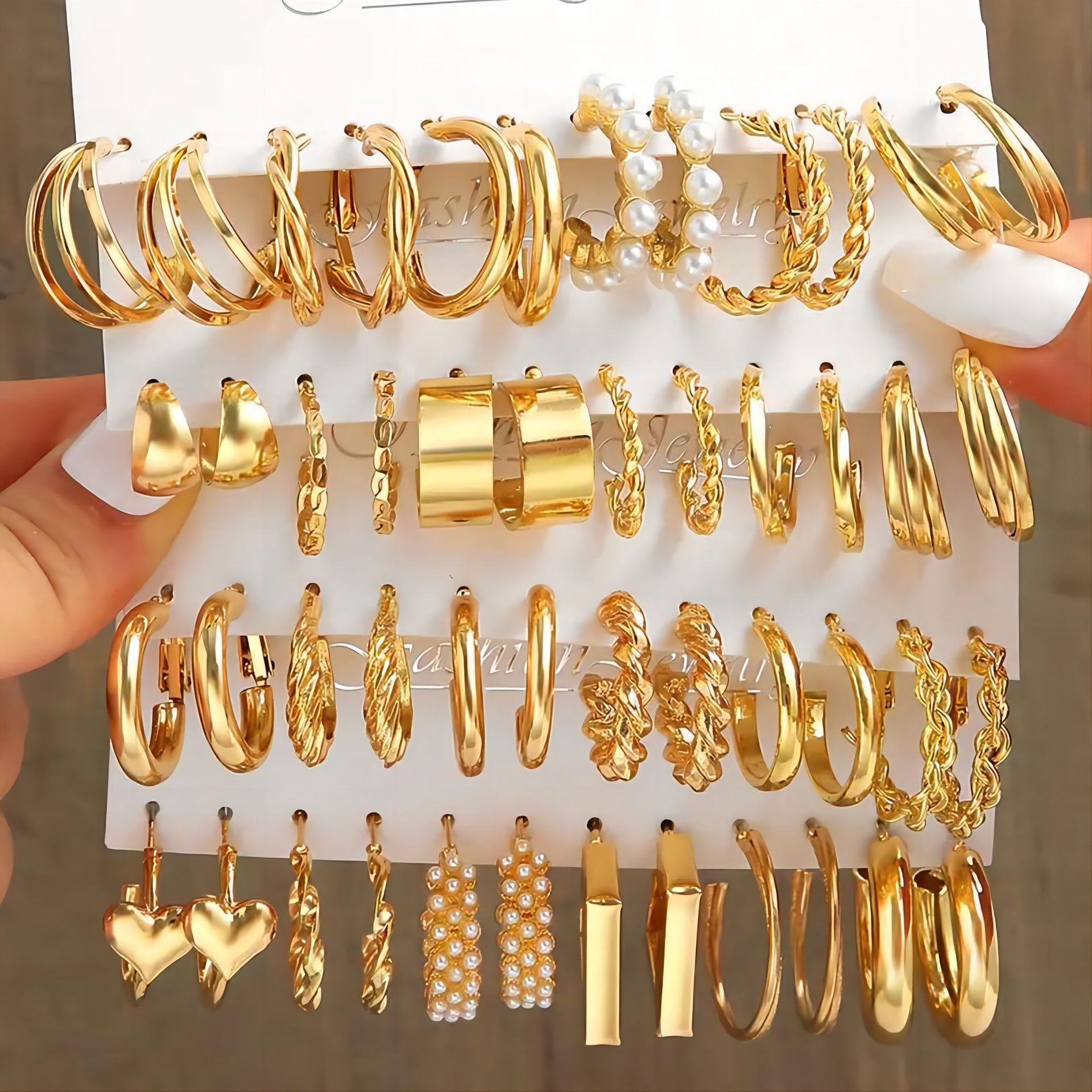 欧美跨境新款珍珠女士耳环 复古金色耳圈套装6件套Earrings Set 欧美跨境新款珍珠女士耳环 复古金色耳圈套装6件套Earrings Set