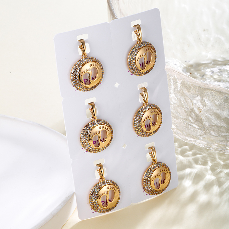 Xuping joyería colgante de huella de pie redondo hueco diseño creativo collar de diamond collar conmemorativo al por mayor