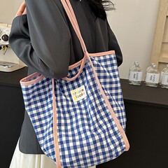 女性用バッグ、大容量、新しいコントラストカラーのチェック柄キャンバスバッグ、カジュアルでシンプルなシングルルームショッピングバッグ、学生が外出するかわいい