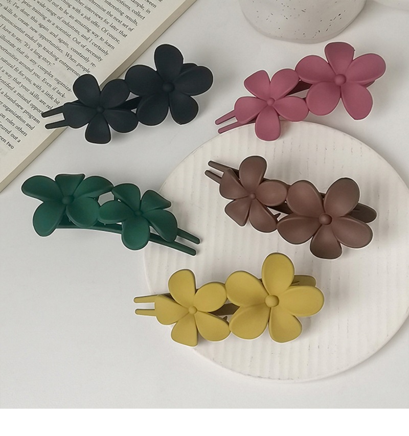 Simple Style Solid Color Flower Plastic Hair Clip display picture 8