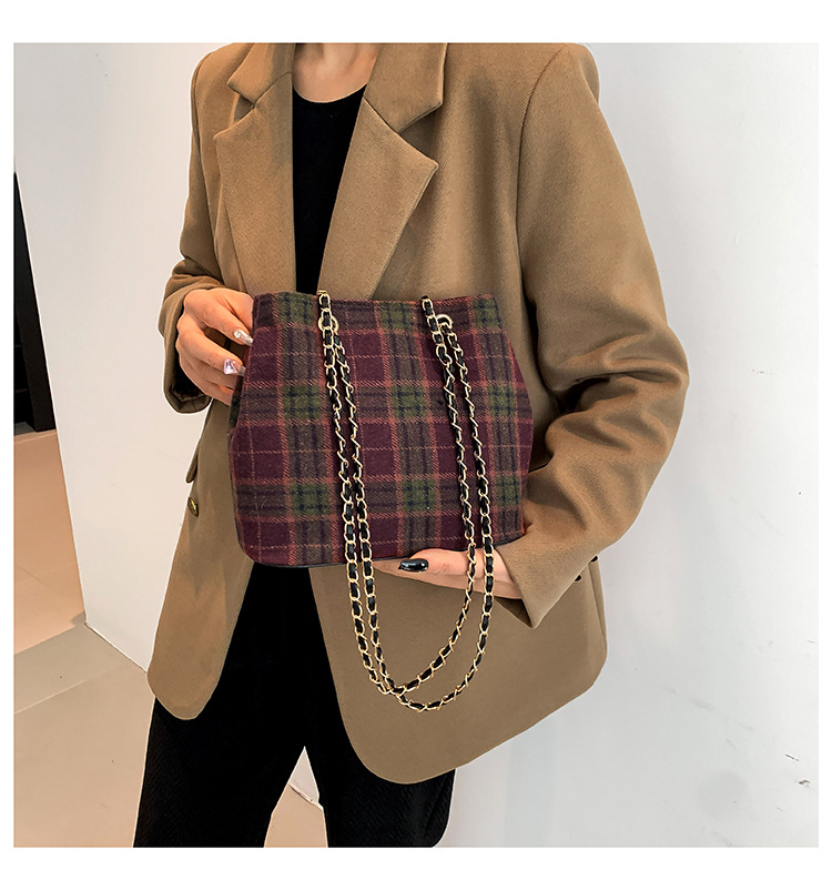 Retro and fashionable woolen texture bucket bag, large capacity commuting bag, chain check pattern casual single-shoulder crossbody women's bag undefined