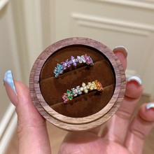 С�t������Ī�λ��@��ָŮ�r���p�ݶ�Ͱ���ɫ�ʯָ�h��ڿ��{��