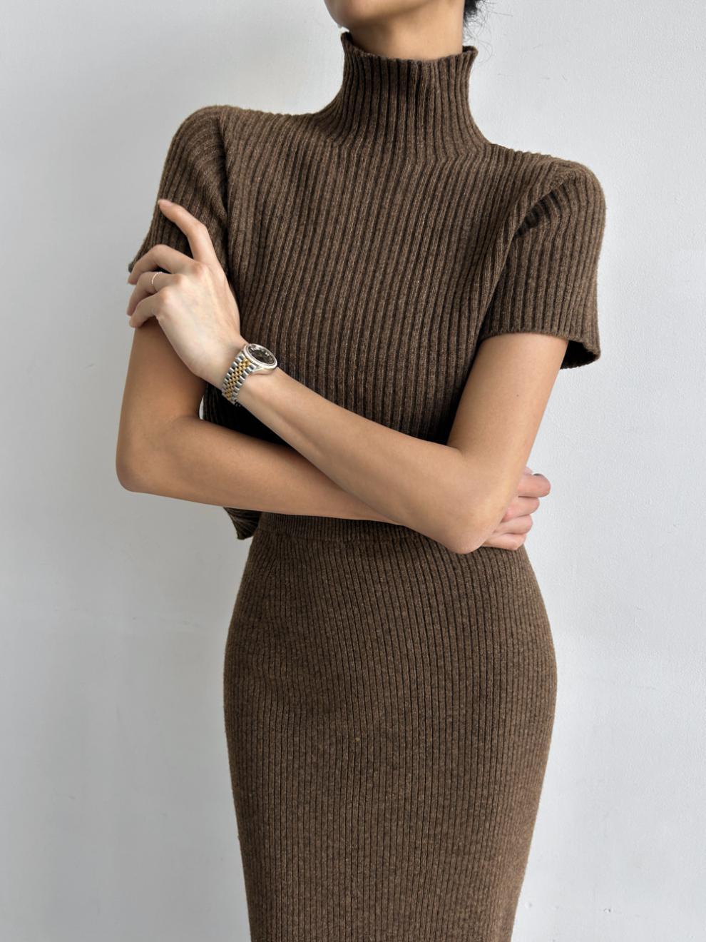 Abbigliamento donna chic primavera retrò temperamento collo alto versatile maglione a maniche corte + gonna con spacco sui fianchi tailleur gonna_voghion.com