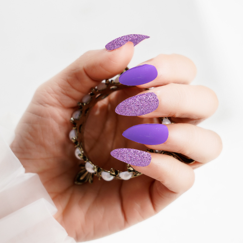 Celebrity en línea desgaste clavo falso clavo puntiagudo salto color clavo pieza terminado parche falso clavo parche al por mayor