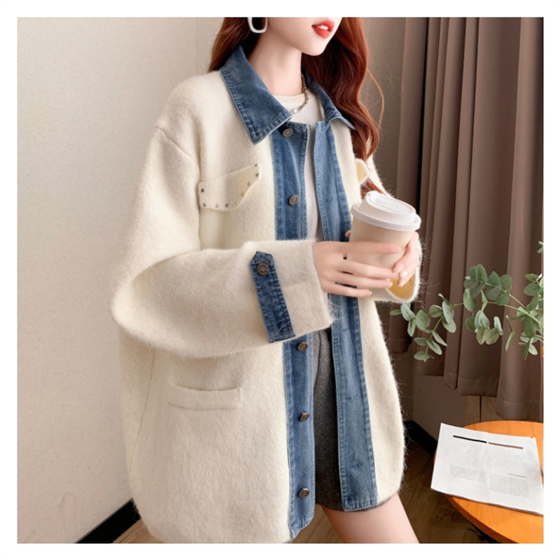 Damenbekleidung Neues Herbst- und Winterdesign, mittellange Pulloverjacke im Denim-Spleißen für Damen, lockerer und modischer Strickjackentrend_voghion.com