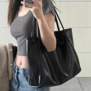 Autumn and Winter bag for women 2023 new portable texture large capacity tote bag niche design shoulder underarm bag commuter