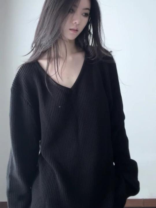 早秋慵懒高级感黑色V领套头毛衣女宽松显瘦2025新款针织外搭上衣|undefined