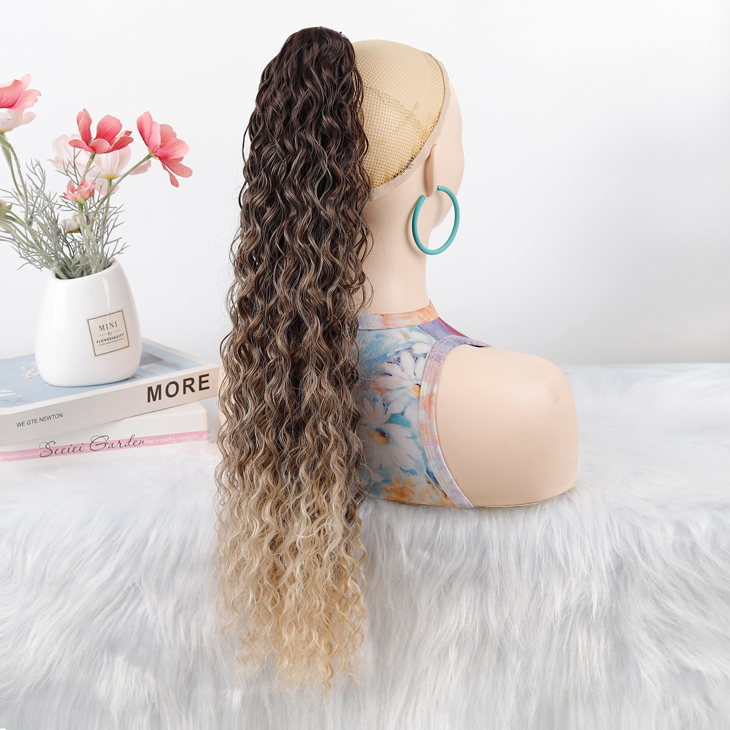 22 pulgadas comercio exterior agarrando clip de cabello rizado profundo cola de caballo esponjoso pequeño rollo natural latino trenzas de caballo fibra química peluca