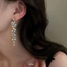 胸针;项链;耳坠