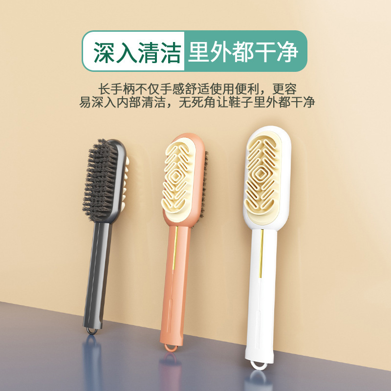 靴専用の長い柄の生えた靴は自動車のシートを磨いて汚れを落としてゴムの靴をきれいにします。|undefined