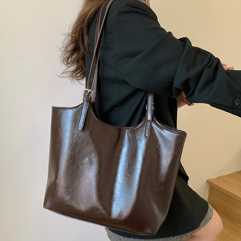 Korean Niche Tote Bag, Large Capacity, New Style for Women, High-End Feel, Women's Commuter Bag, Versatile Shoulder Bag, Women's Bag Korean Niche Tote Bag, Large Capacity, New Style for Women, High-End Feel, Women's Commuter Bag, Versatile Shoulder Bag, Women's Bag