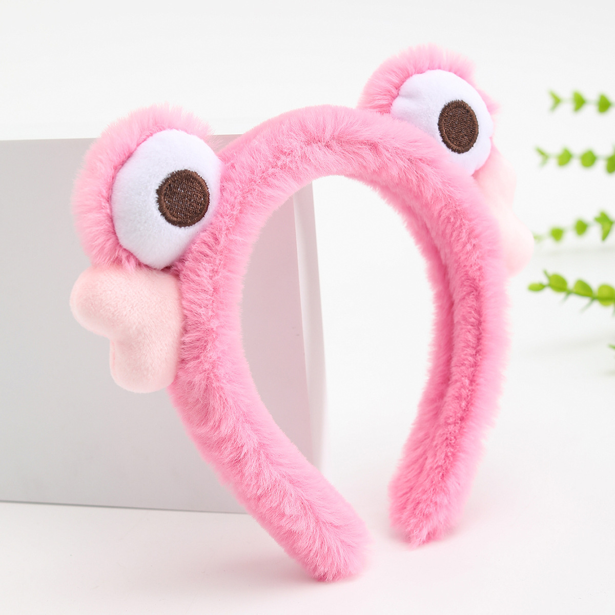Diadema de felpa de dibujos animados de otoño e invierno, diadema de amor de ojos de rana verde, oso de fresa, accesorios para el cabello a juego, muñequera al por mayor
