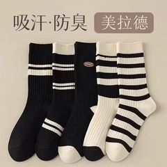 諸及びストライプの靴下の子供と春秋の白黒の色合わせの綿の靴下の中の筒の靴下の双針の日本のネットの赤い組み合わせの長い靴下