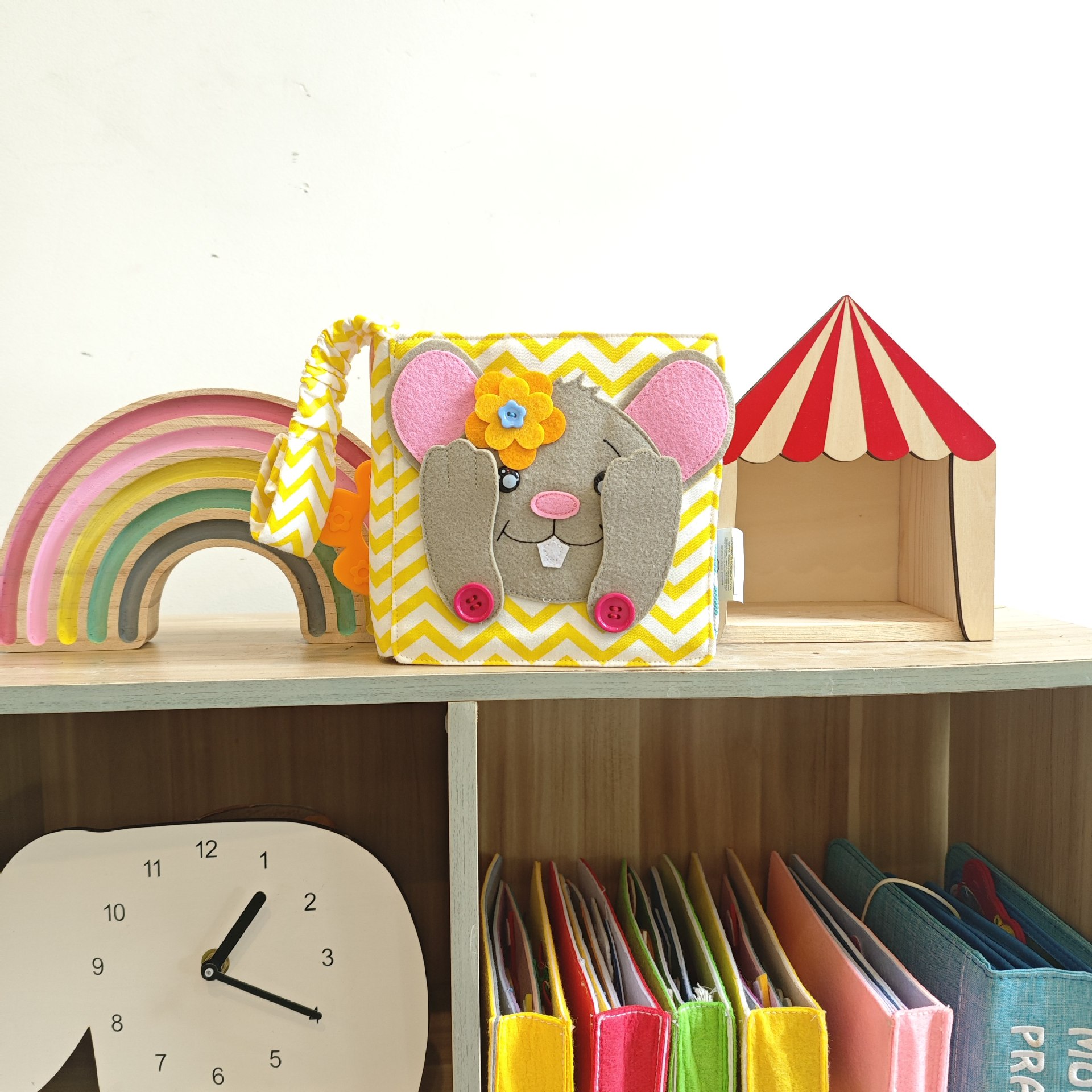 Recommended cross-border baby cloth book, early education and brain-training, with teething toy, soothing toy, children's mouse cloth book.