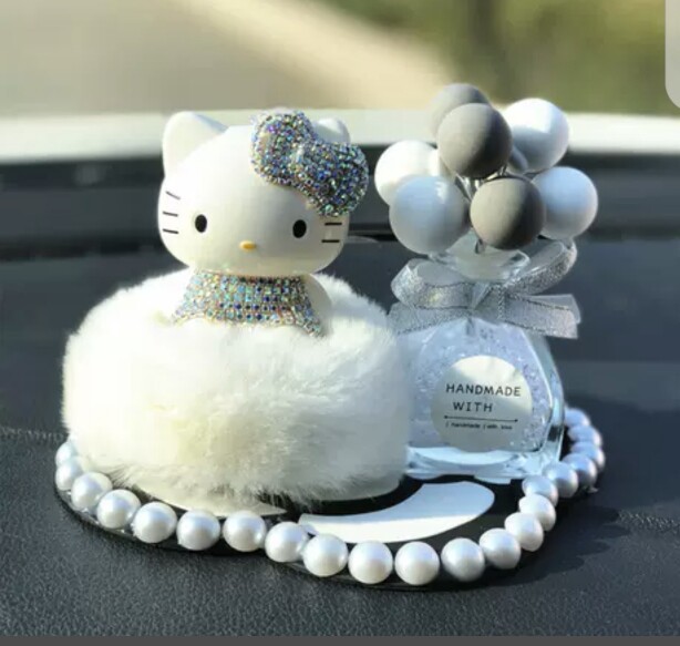 Coche de dibujos animados KT gato globo adornos accesorios traje de tres piezas plástico decorativo otro
