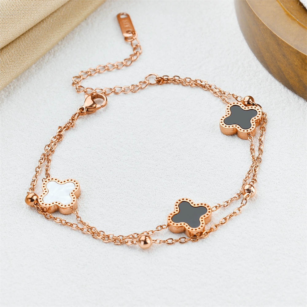 Ventas transfronterizas calientes de acero de titanio negro y blanco pulsera de cuatro hojas de doble capa de cadena de bola de acero oro rosa nicho de alta calidad joyas de pulsera