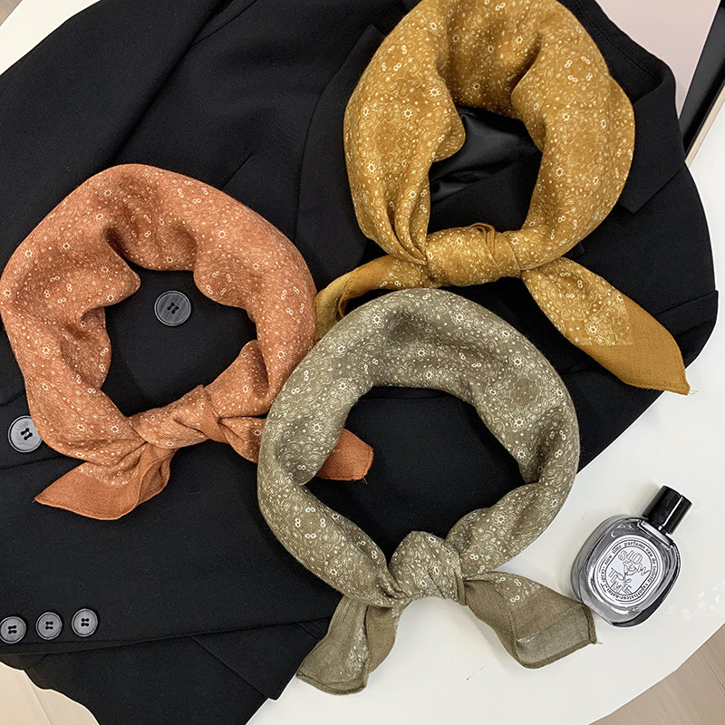 Pequeña toalla cuadrada bufandas de seda 2025 nueva moda bufandas de invierno mujeres de alta calidad bufandas de cuello al por mayor