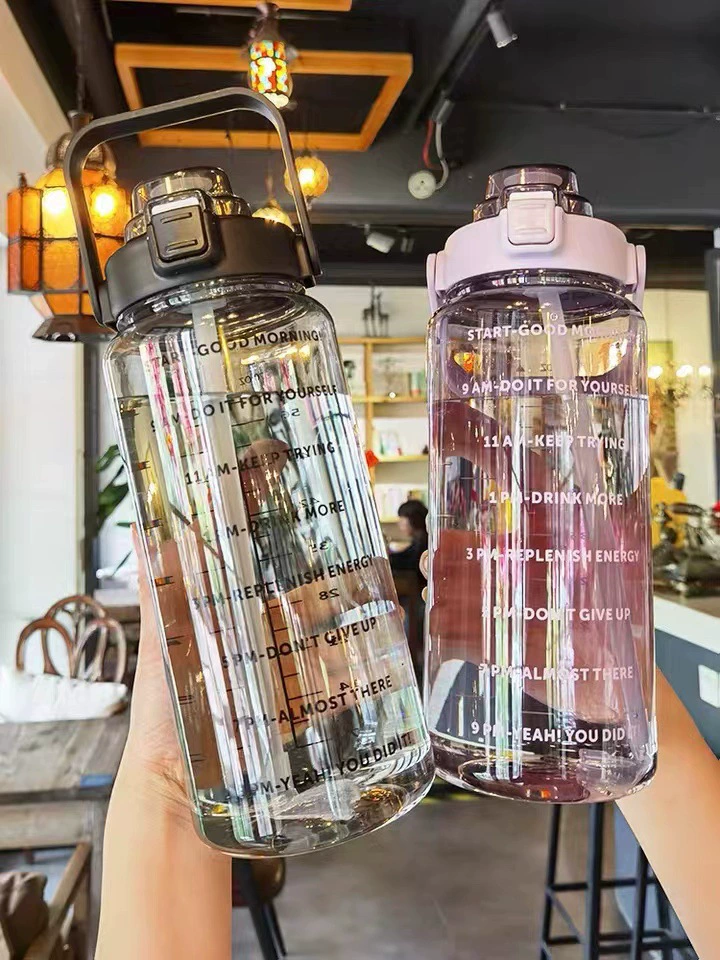 Чашка для воды большой емкости для женщин с соломенной шкалой времени 2000 мл Спорт Интернет Знаменитость Летняя бутылка для воды Пластиковый чайник