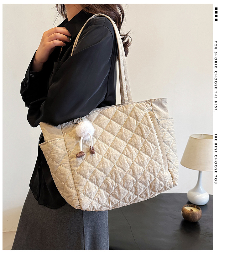 Women's Quilted Shoulder Bag Large Capacity Commuter Tote_voghion.com
