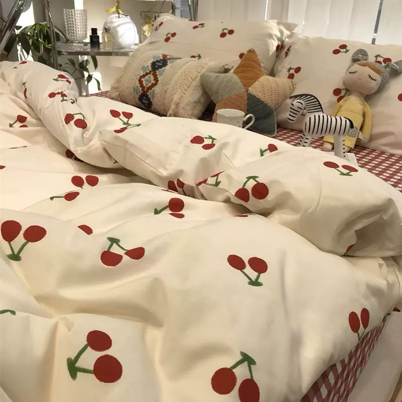 Постельное белье для учащихся начальной школы комплект 4 шт., простыня, покрывала, комплект 3 шт.