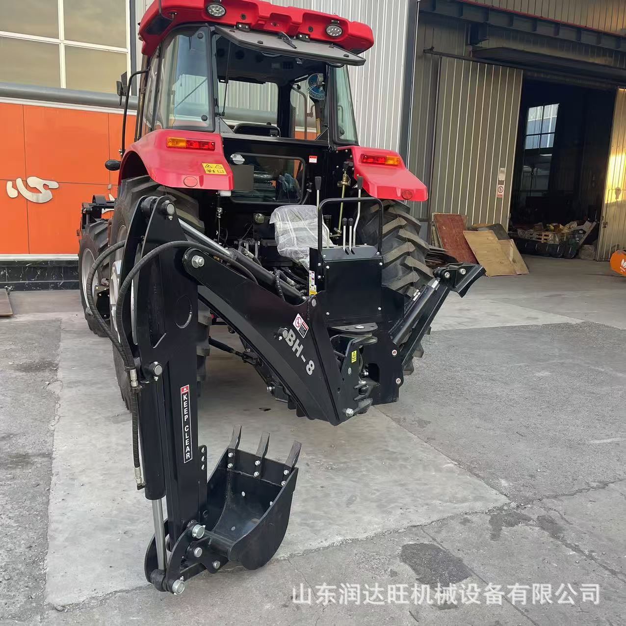 现货拖拉机  大型1604东方红发动机后挖机拖拉机 冷暖空调驾驶室