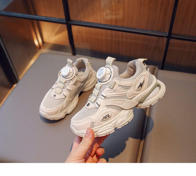 Barnsneakers i ventilerande mesh med vridlås_voghion.com