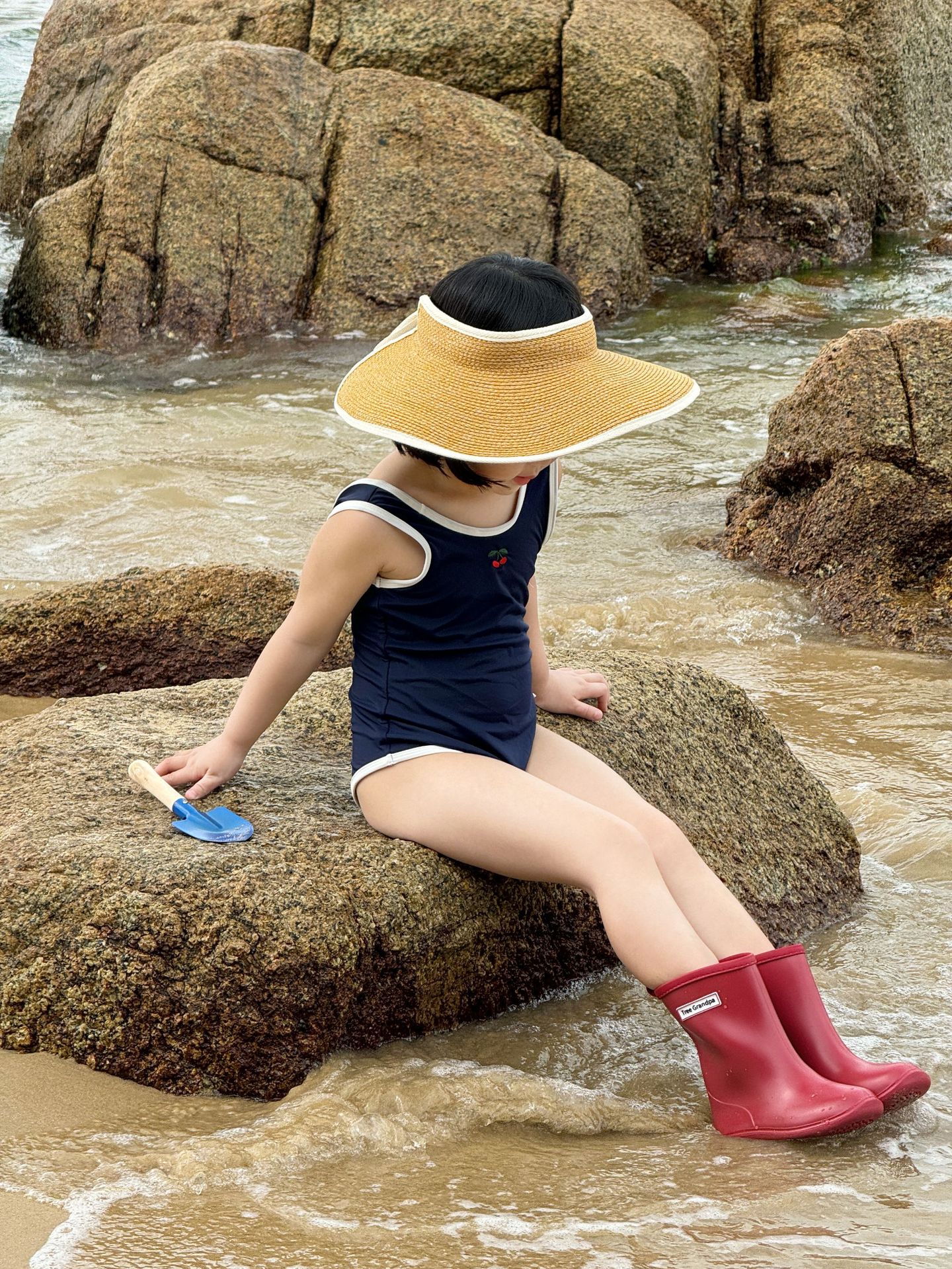Girls' swimsuit skirt 2024 New Western style cute quick-drying baby girl princess children's summer wear parent-child one-piece swimsuit