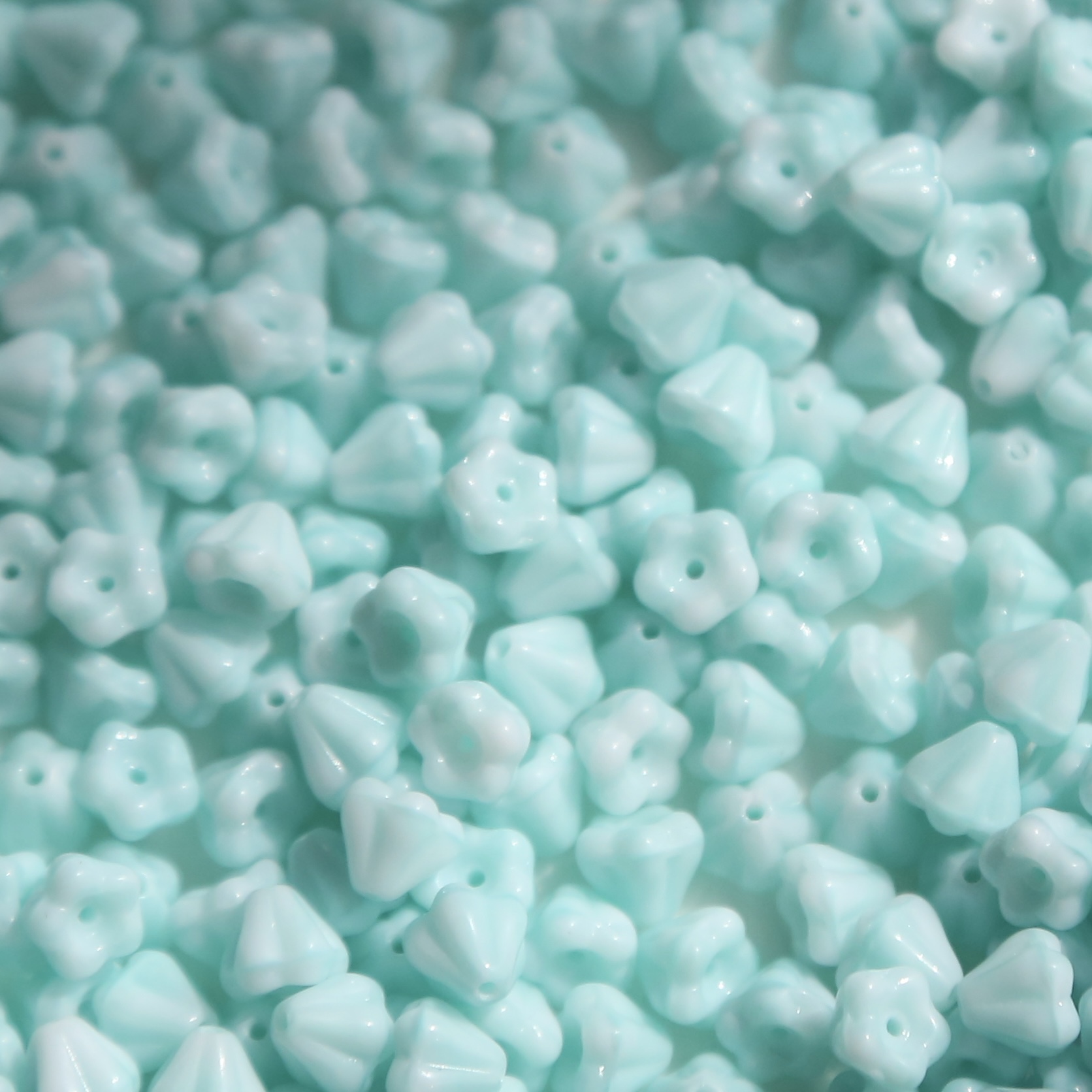 10颗装 进口捷克珠4×6mm奶蓝婴儿蓝色小莲雾花手作Bell风铃花