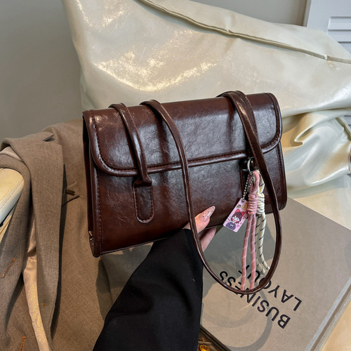 The popular large-capacity underarm bag for women in 2025, new spring and summer style, high-quality appearance, versatile fashion shoulder bag