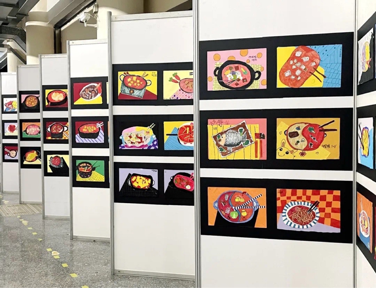 ѧУ�滭��Ӱ��Ʒչʾչ�� ��ѭ��ʹ���������ս�չ�ܱ���ǽ